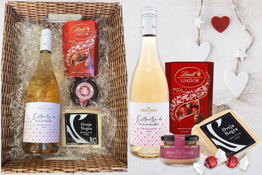 Cesta gourmet de San Valentín con vino rosado, queso curado, paté ibérico con cereza y bombones Lindt.